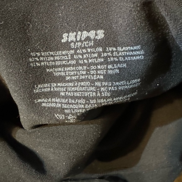 SKIMS SEAMLESS SCULPT THONG BODYSUIT - Picture 12 of 15